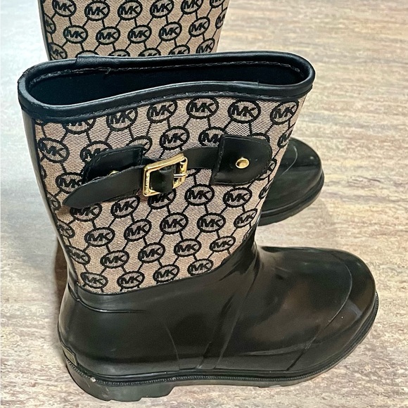 michael kors leather upper rubber outsole